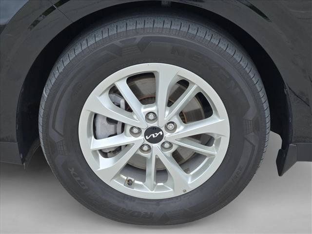 Used 2024 Kia Carnival LX FWD image 24