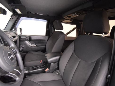 Used 2018 Jeep Wrangler Sport AWD/4WD image 17