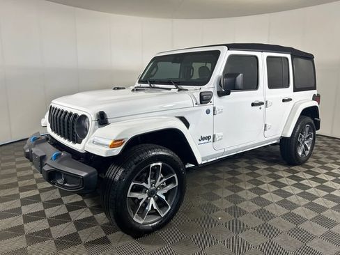 Used 2024 Jeep Wrangler Unlimited AWD/4WD image 7