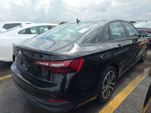 Used 2024 Volkswagen Jetta Sport FWD image 6