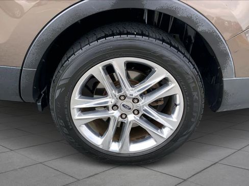 Used 2016 Ford Explorer XLT w/ Equipment Group 202A image 10