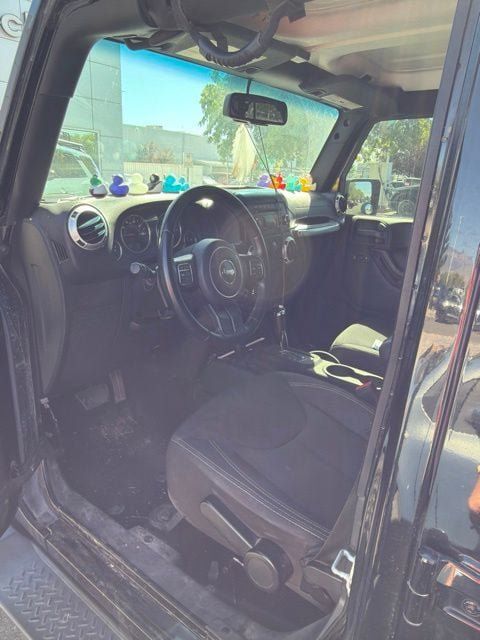 Used 2015 Jeep Wrangler Unlimited Sahara w/ Connectivity Group AWD/4WD image 10