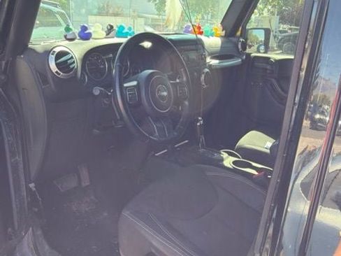 Used 2015 Jeep Wrangler Unlimited Sahara w/ Connectivity Group AWD/4WD image 10