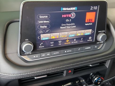 Used 2025 Nissan Rogue SV FWD image 32