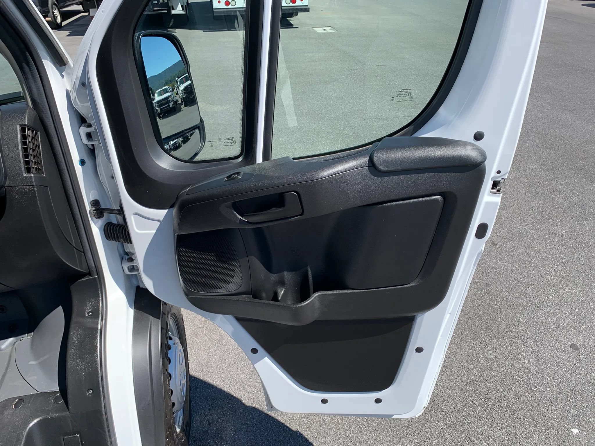 Used 2025 RAM ProMaster 2500 w/ Convenience Group FWD image 20