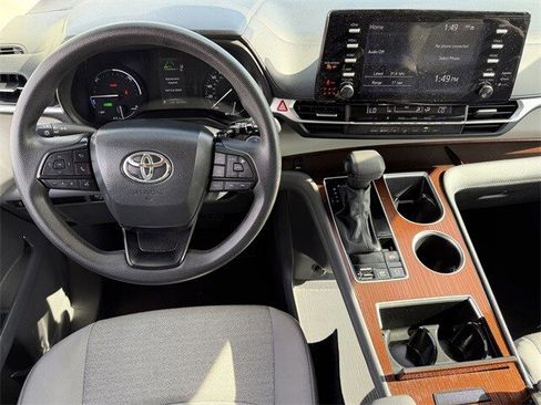 Used 2024 Toyota Sienna LE image 12