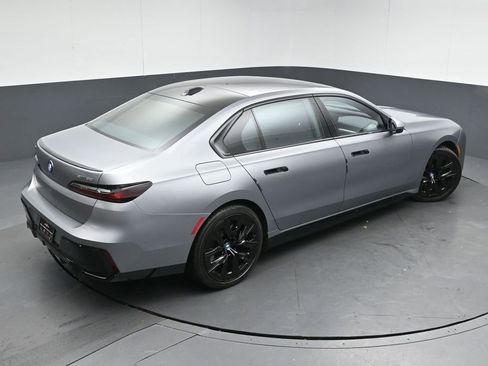 Used 2023 BMW i7 xDrive60 image 29