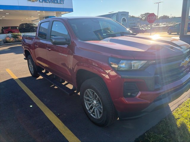 Used 2024 Chevrolet Colorado LT w/ LT Convenience Package II AWD/4WD image 3