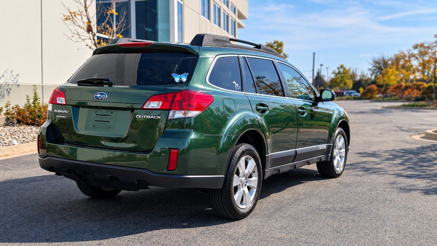 Used 2011 Subaru Outback 2.5i Premium w/ All-Weather Pkg AWD/4WD image 2