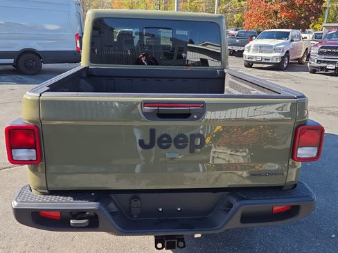 New 2025 Jeep Gladiator Sport image 9