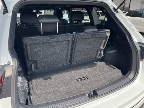 Certified 2023 Volkswagen Tiguan SE R-Line image 25