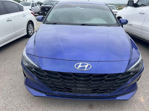 Used 2023 Hyundai Elantra SEL w/ Convenience Package FWD image 2