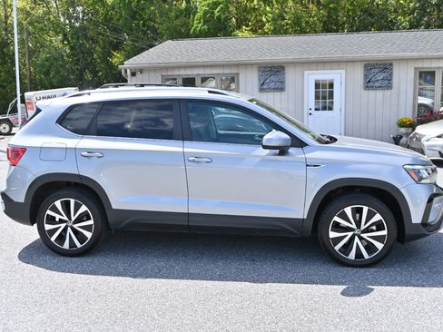 Used 2022 Volkswagen Taos SE image 12