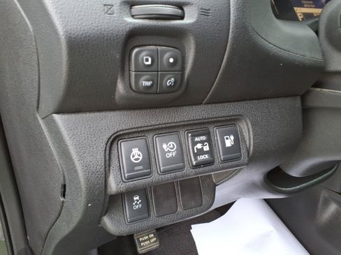 Used 2015 Nissan Leaf S FWD image 19
