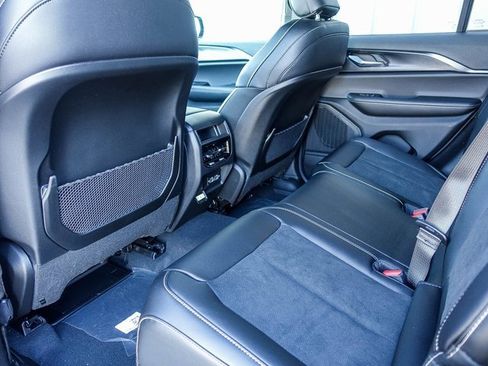 New 2025 Jeep Grand Cherokee Altitude image 25