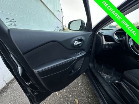 Used 2015 Jeep Cherokee Latitude image 29