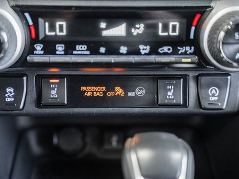 Used 2020 Toyota RAV4 XLE Premium image 24