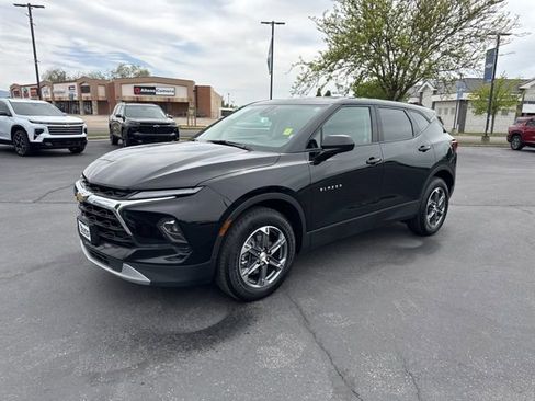 Used 2025 Chevrolet Blazer LT AWD/4WD image 3