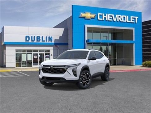 Used 2025 Chevrolet Trax LS w/ LS Convenience Package image 9