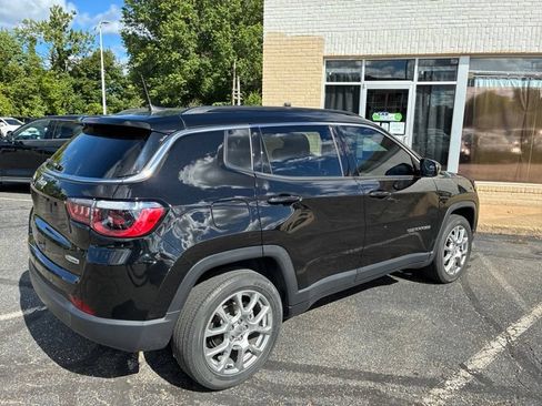 Used 2022 Jeep Compass Latitude w/ Sun and Sound Group AWD/4WD image 5