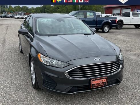 Used 2019 Ford Fusion SE FWD image 1