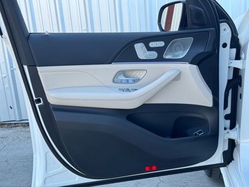 Used 2025 Mercedes-Benz GLE 580 4MATIC w/ Driver Assistance Package image 49