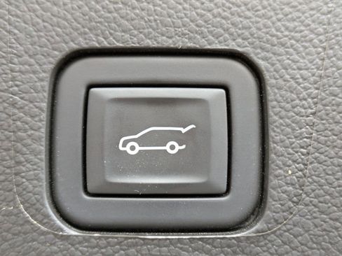 Certified 2023 Chevrolet Traverse LT image 14