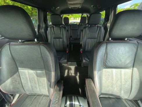 Used 2016 Dodge Grand Caravan R/T FWD image 16