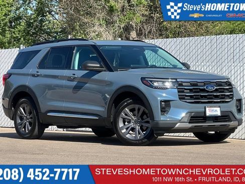 Used 2025 Ford Explorer Active AWD/4WD image 1