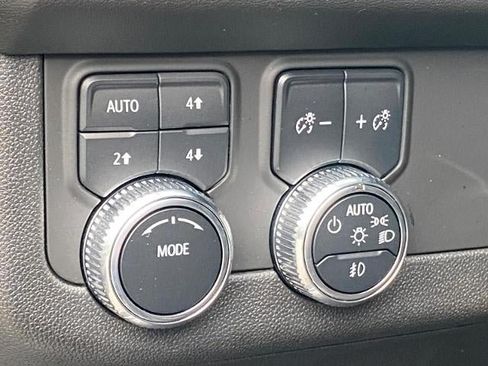 Used 2024 GMC Yukon AT4 w/ AT4 Premium Package AWD/4WD image 15