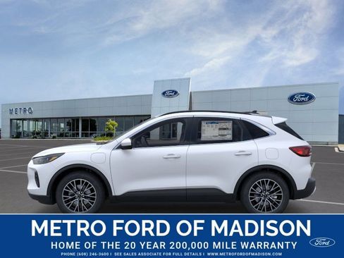New 2025 Ford Escape SE w/ PHEV Premium Package FWD image 4