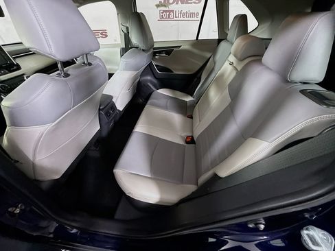 Used 2019 Toyota RAV4 Limited w/ Carpet Mat Package AWD/4WD image 27