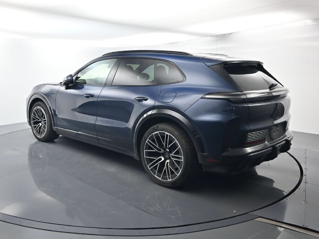 Certified 2026 Porsche Cayenne Turbo AWD/4WD image 3
