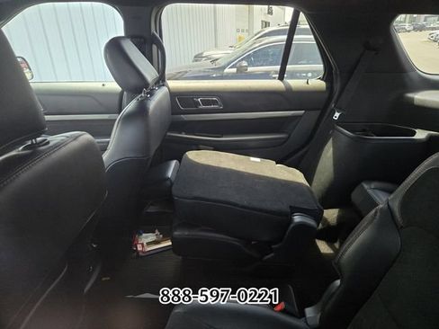 Used 2019 Ford Explorer XLT w/ Equipment Group 202A FWD image 4