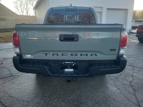 Used 2022 Toyota Tacoma TRD Off-Road image 6