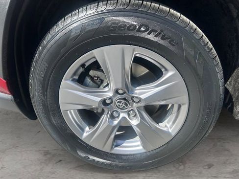 Certified 2022 Toyota RAV4 XLE w/ Convenience Package image 9