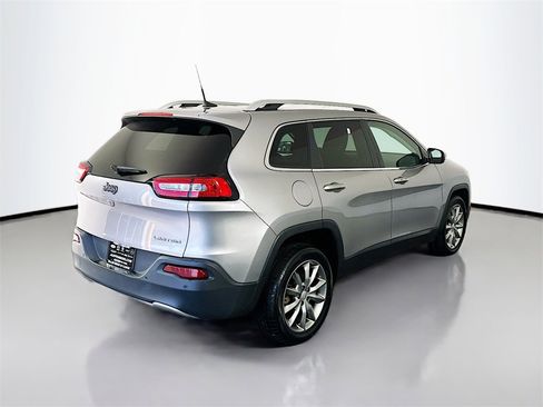 Used 2018 Jeep Cherokee Limited image 7