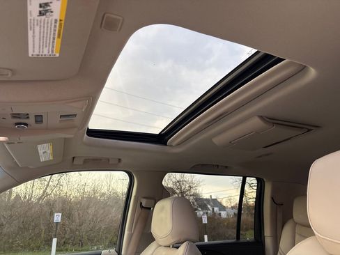 Used 2018 Cadillac Escalade ESV Premium Luxury image 45