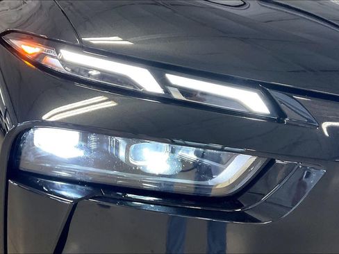 Used 2024 BMW X7 xDrive40i w/ M Sport Package image 24