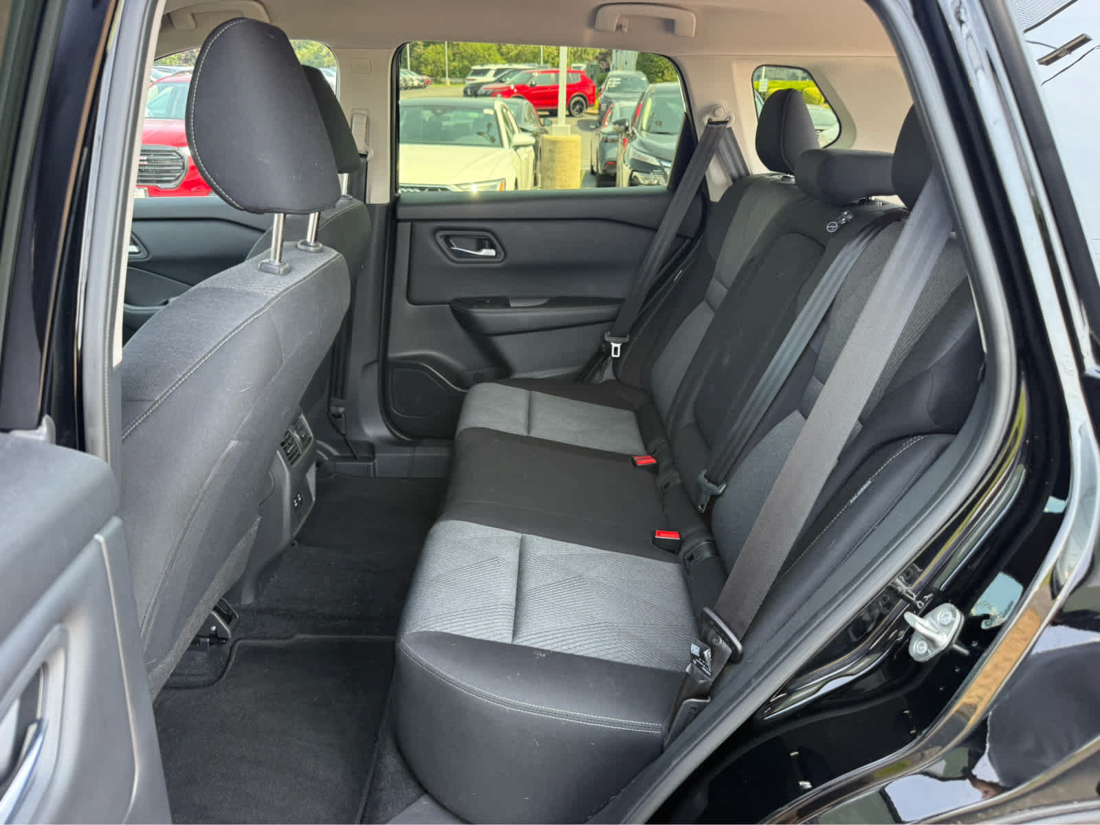 Used 2024 Nissan Rogue SV AWD/4WD image 17