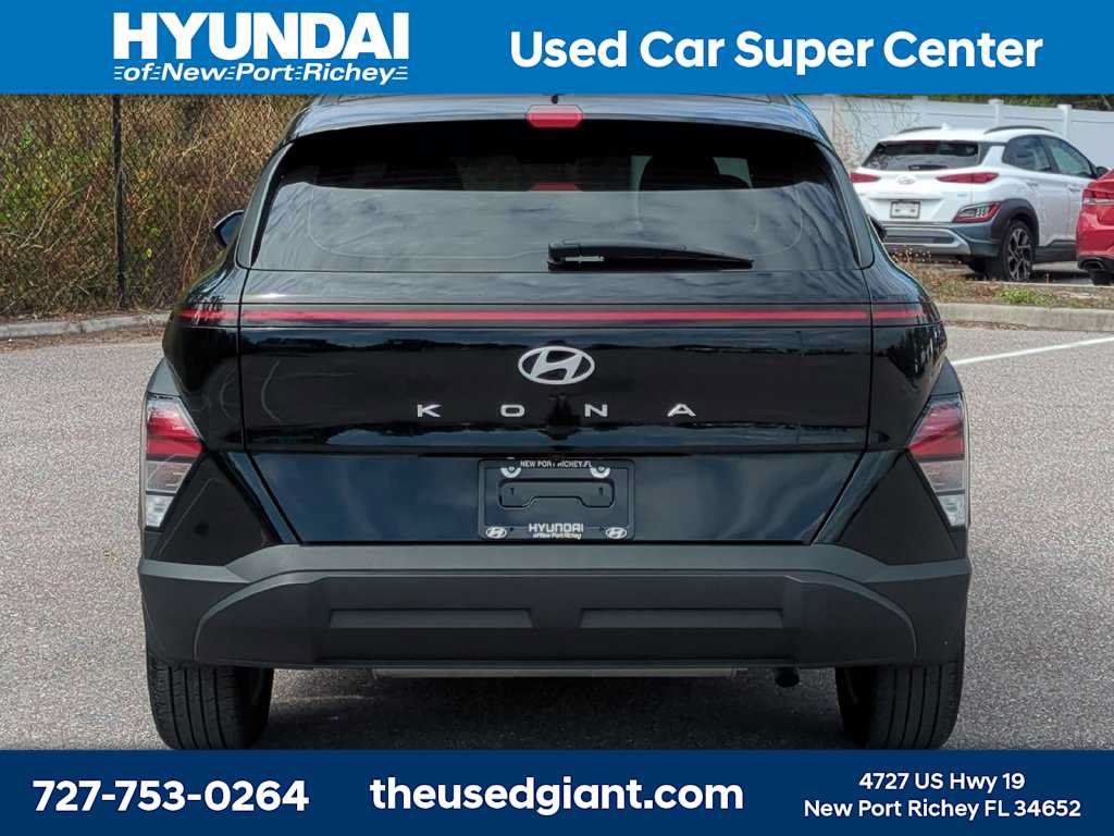 Certified 2025 Hyundai Kona SE FWD image 4