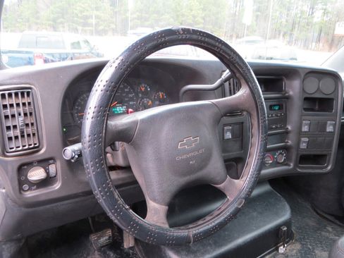 Used 2006 Chevrolet Kodiak C4500 2WD Regular Cab image 17