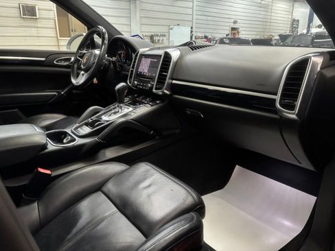 Used 2018 Porsche Cayenne AWD/4WD image 24