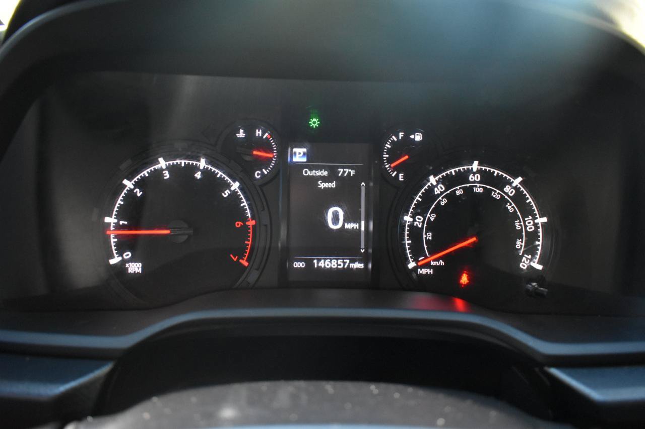 Used 2020 Toyota 4Runner SR5 AWD/4WD image 31