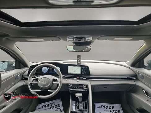 Used 2025 Hyundai Elantra SEL FWD image 10