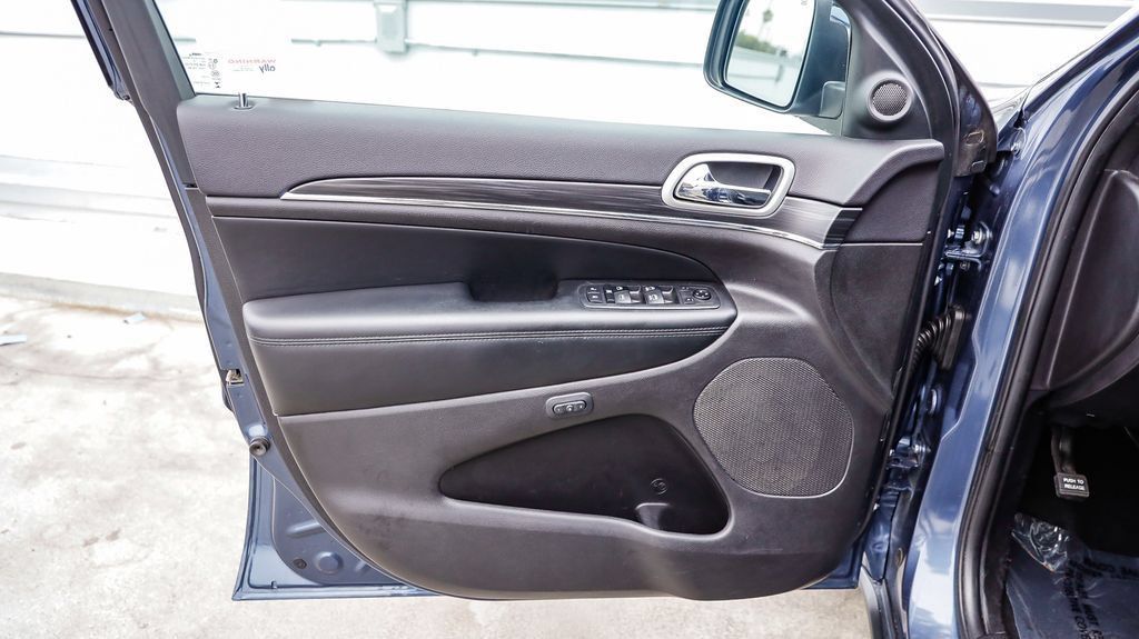 Used 2019 Jeep Grand Cherokee Limited w/ Luxury Group II RWD image 25