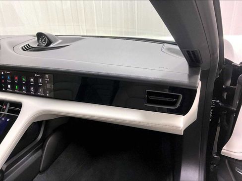 Used 2025 Porsche Taycan image 28