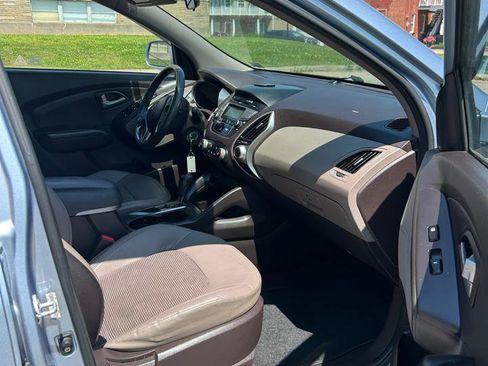 Used 2011 Hyundai Tucson GLS AWD/4WD image 7