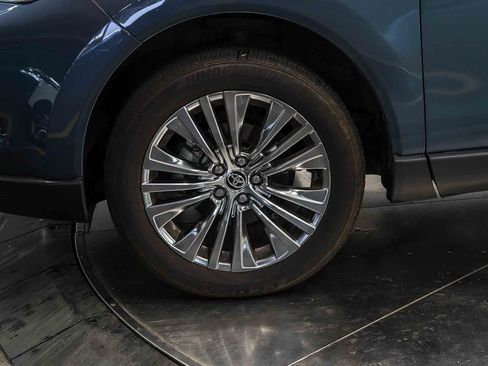 Used 2023 Toyota Venza Limited AWD/4WD image 9