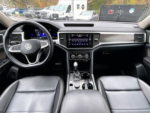 Used 2022 Volkswagen Atlas SE w/ Panoramic Sunroof Package image 16